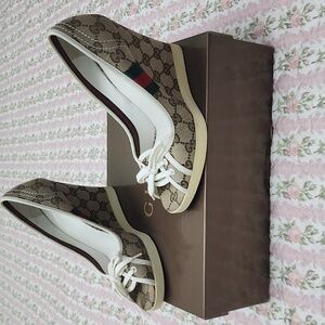 Gucci Monogram Signature Logo Green Red Stripe White Lace Up Wedge 6.5